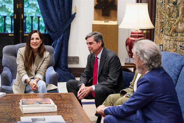 EGABek 2024ko Memoria Sozioekonomikoa eman dio Eusko Legebiltzarreko buruari