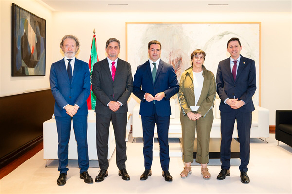 EGABek 2024ko Memoria Sozioekonomikoa eman dio lehendakariari